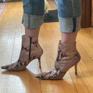 ISAAC MAZRAHI | pink and black snakeskin bootie | 8.5 (3”)